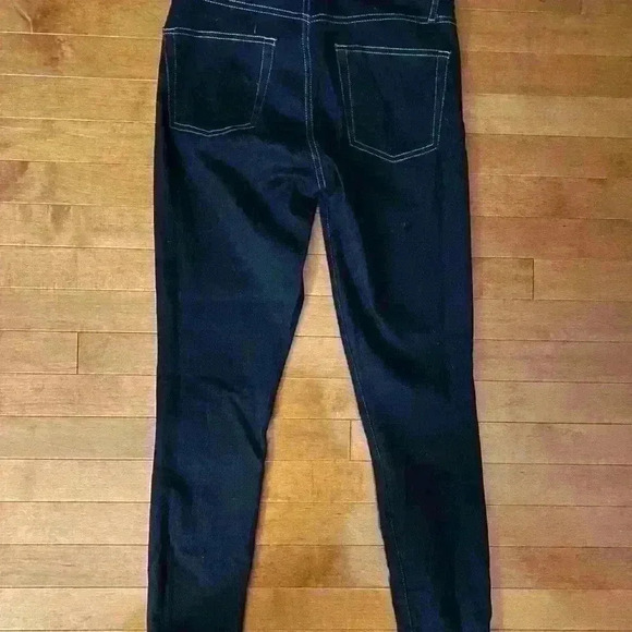 High Rise Gap skinny dark wash jeans - Picture 2 of 3